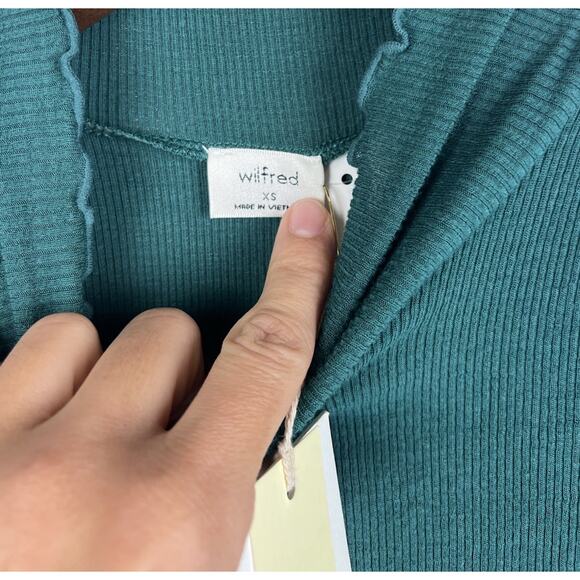 NWT ARITZIA WILFRED Turtleneck Green Fitted Sleeve Soft Sweater Sz XS - Picture 4 of 8